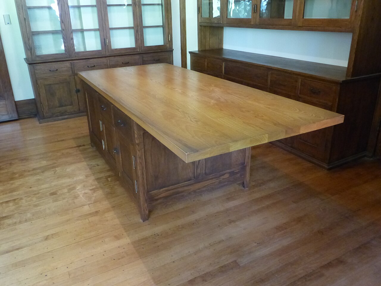 Bespoke kitchen in oak